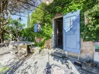 Cottage in Oppede amidst Vineyards 오뻬드 호텔
