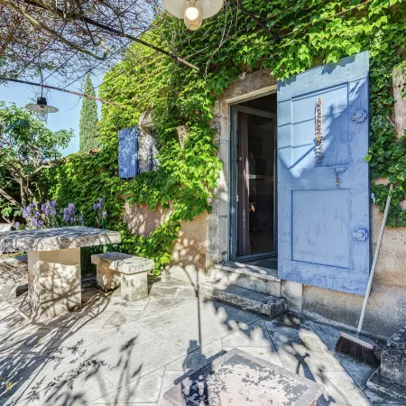 Cottage in Oppede amidst Vineyards Отели в г. Оппед