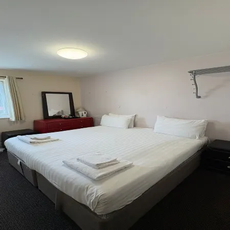 Deluxe Double Room Отели в г. Глостер Дистрикт