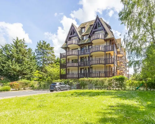Cosy apt with parking & balcony - 4P - Deauville Hotels in Tourgéville