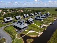 Beautiful villa on the water in Friesland - Wifi