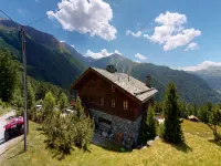 Apartment on ski slopes of Prarion