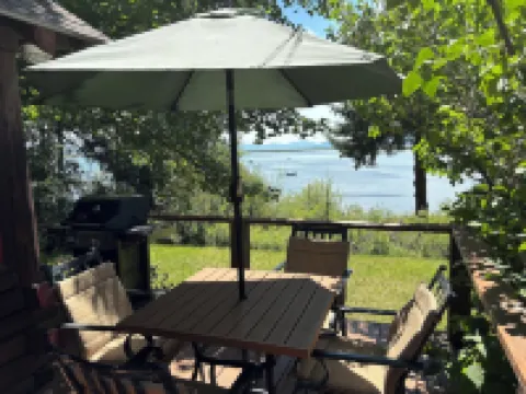 Cabin 2 on Klamath Lake at Point Comfort