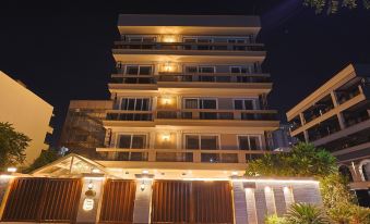 FlxHo Horizon One - Luxury Hotel & Residences Golf Course Road, 2 Min from 42-43 Metro Station