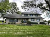 Spacious 5-bed farmhouse w/Pool Table, Table Tennis Close to Columbus Zoo