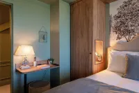 Villa Edmond Hôtel & Spa - Maison Blanche Bièvres فنادق في Jouy-en-Josas