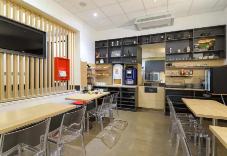 B&B Hotel Dijon Centre Отели рядом с достопримечательностью «Museum of the life of Bourguignonne»