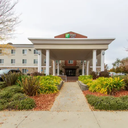 Holiday Inn Express & Suites ROSEVILLE - GALLERIA AREA by IHG