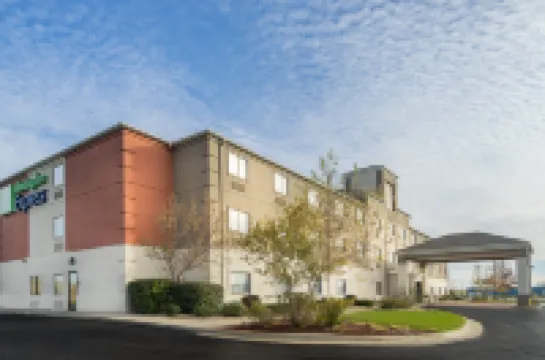 Holiday Inn Express HOWE (STURGIS, MI) by IHG