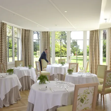 Chateau la Cheneviere Отели в г. Ком