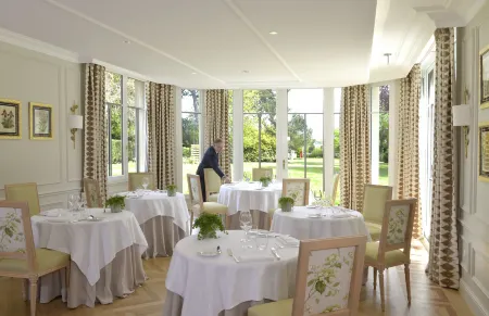 Chateau la Cheneviere Отели в г. Рюберси