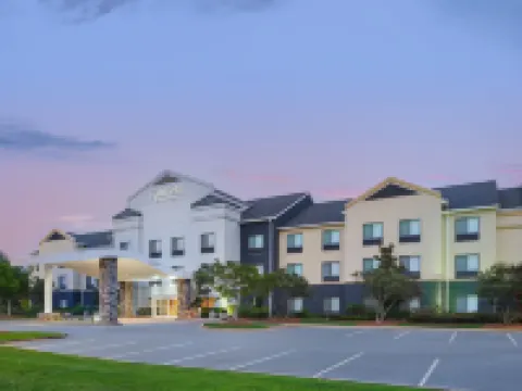 フェアフィールド・イン & スイート・バイ・マリオット・オーバーン・オペライカ オペライカのホテル