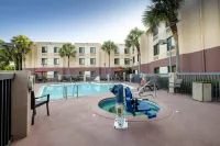 Red Roof Plus+ Palm Coast - Pools