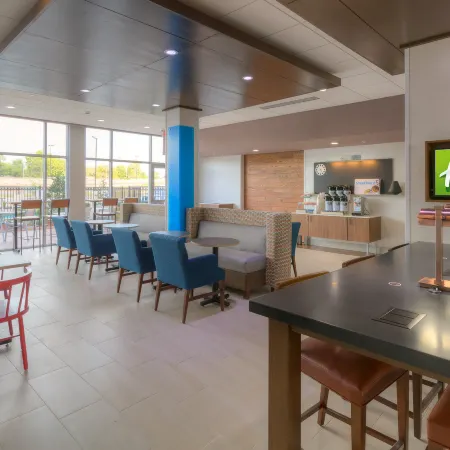 Holiday Inn Express & Suites TULSA MIDTOWN by IHG