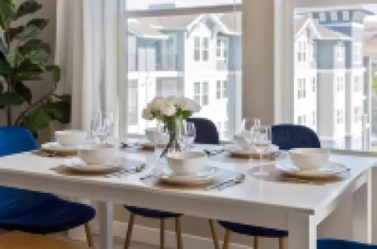 Chic Apt w Jacuzzi Pool BBQ Mountain Views Hoteles en Sparks