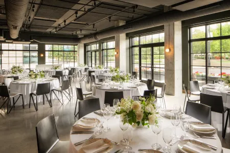 The Junto Отели рядом с достопримечательностью «Vue Columbus»