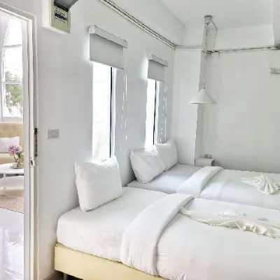 De'White Hotel โรงแรมใกล้คลองเพ