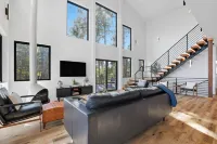 The Falcon- Breathtaking Mountain Views