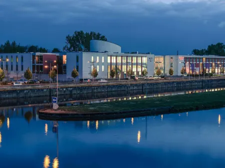 Mercure Hotel Schweinfurt Maininsel Отели в г. Зенфельд