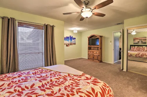 Granbury Getaway w/ Lake Views: 2 Mi to Downtown! - 3-Star