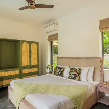BellaVie | 3-BHK Villa with Private Pool & TV Lounge Area in A Gated Complex Hotels in Solim