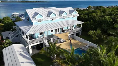 7BR7BA, Pool, 2 Boat slips, step to Tahiti Beach, Sleeps 18, +cabana adds on 2 Отели в г. 