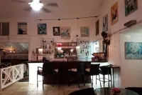 Half Moon Blue Hotel - bar