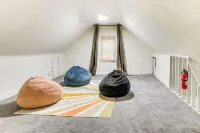 1 Mi to University Spacious Home in Minneapolis!
