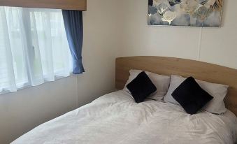 Stunning Holiday Home Beautiful Lakeside Views 15 Mins From Goodwood