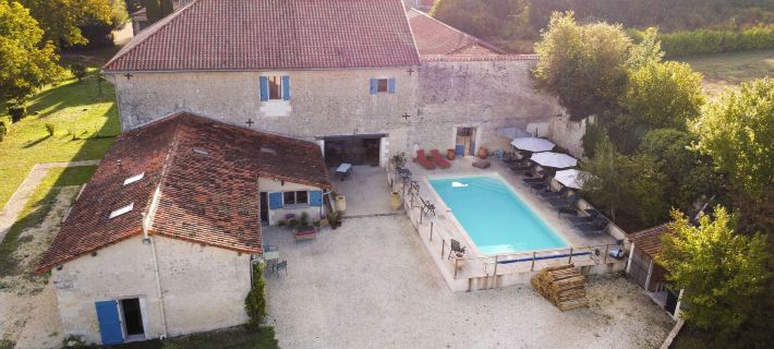Gîte Le Patio Bleu Hotels in Charente