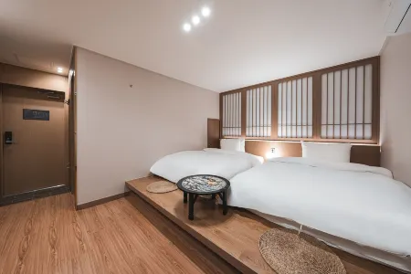 Gyeongju Hotel Gonggan Отели рядом с достопримечательностью «Пунхванса»