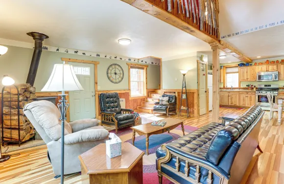 8英畝私人土地：小馬霍寧溪小屋！