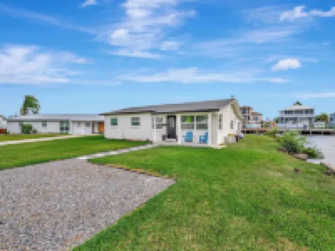 Oyster House Waterfront 3b2b Kayaks BBQ Games Hotels in Hernando Beach