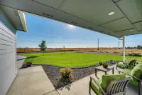 Walk to Moses Lake! Family Home w/ Fenced Yard - Homestays