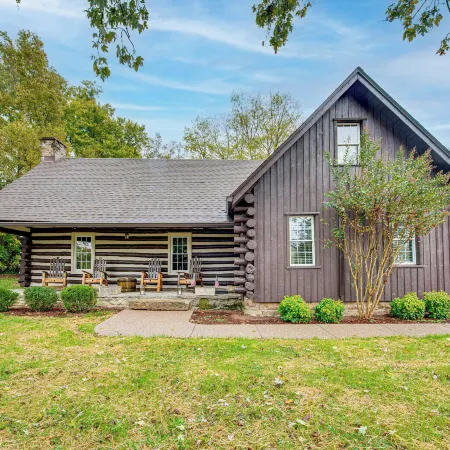 Family Holiday Cabin in Kentucky w/ Hot Tub!