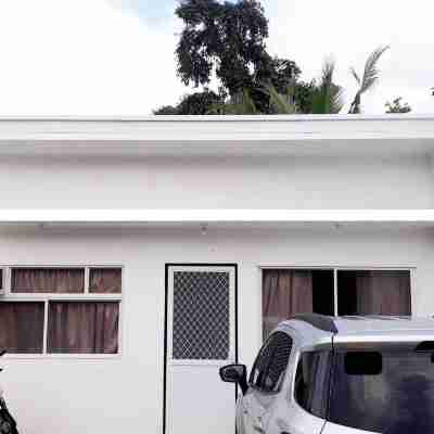 3 x 2BR each good for 12pax 3km to beach Hotel Exterior