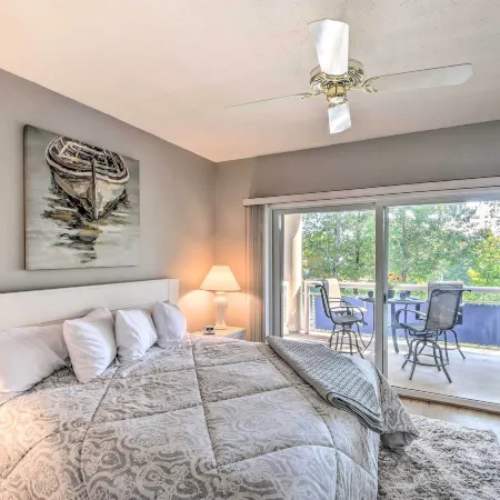 Views, Pools & Marina: Lake Keowee Condo!