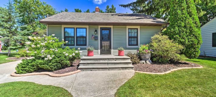 Modern Home w/ Backyard, 1 Mi to Dtwn Sturgeon Bay Hotels in Door County