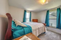 Cozy Iowa Getaway w/ Patio & Fenced-in Yard! - 3-Star
