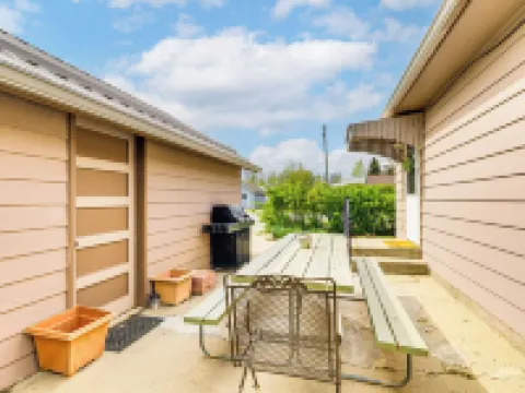 パティオ、グリル & アウトドア ダイニング：コンラッド ホーム！ コンラッドのホテル