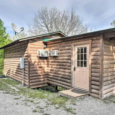 1/2 Mile to Turner Falls: 'Cedar Falls Cabin 5'