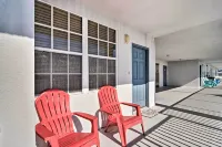 Coastal Clearwater Condo Half Mile to Beach! - vue mer