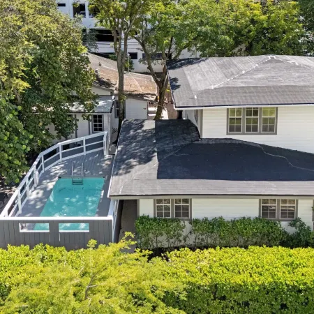 7BD Downtown Oasis Pool