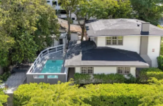 7BD Downtown Oasis Pool