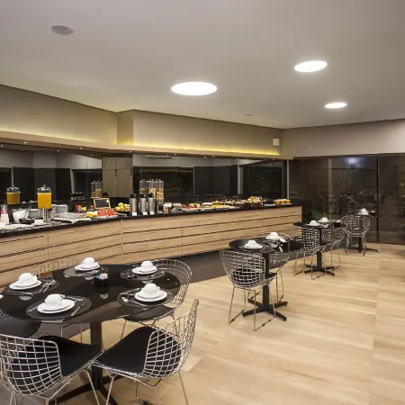 Momax Hotel