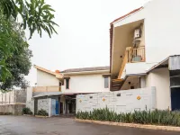 Rehat at Wahidin Guest House Hotels in Kejaksan