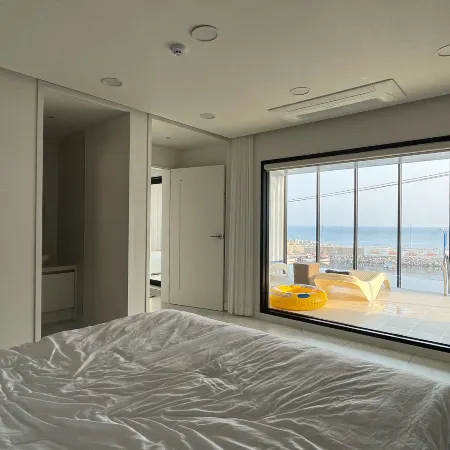 Yeongdeok Posh Pool Villa
