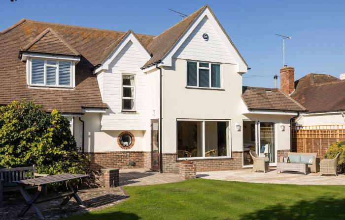 Coastal Comfort for 6 Felpham Beach