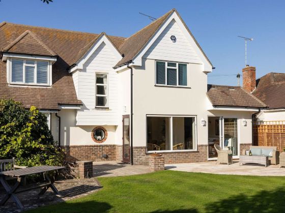 Coastal Comfort for 6 Felpham Beach