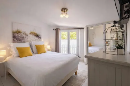 Le Clos des Sternes Hotels in La Flotte